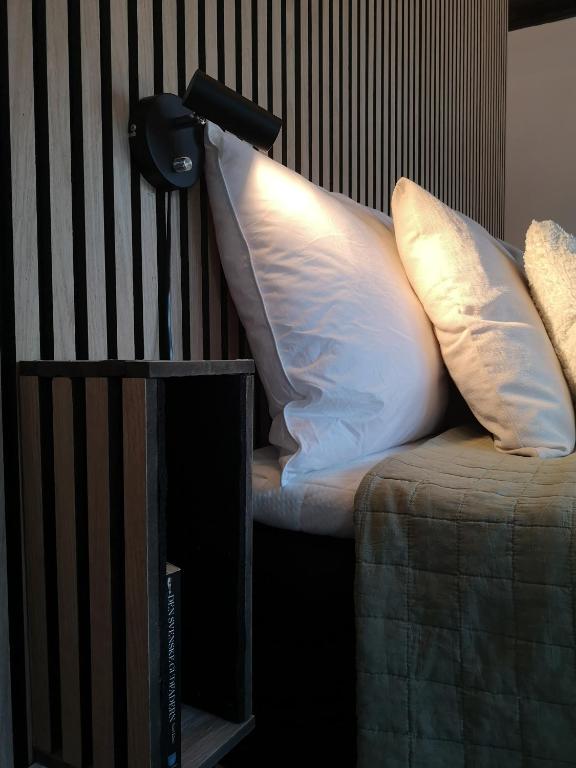Detalj från sovplatsen i gästhuset
